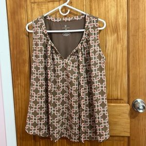 New York and Company blouse in a size Medium. It’s brand new with tags.